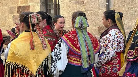 Desfile de indumentaria tradiciona (12)