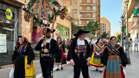 Desfile de indumentaria tradicional (32)