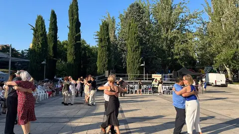 Tango argentino en la plaza de La Marina_8