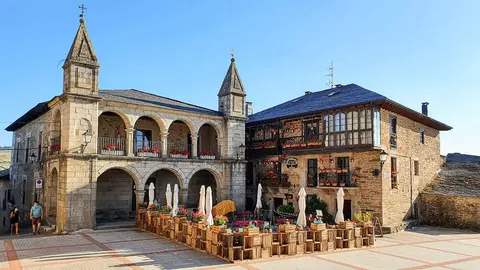 Puebla de Sanabria en verano. Fotografía: vía 
@Viajerosconfeso
 vía @CyLesVida