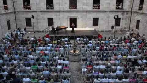 La Noche de las Velas (2). imagen de archivo