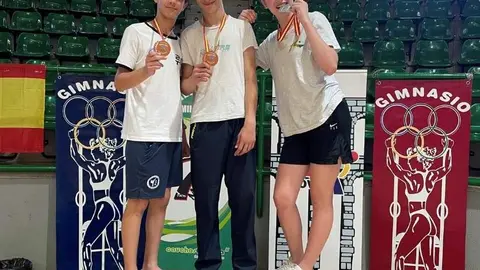 Zoe Ares y Álvaro Reguilón del Club Zamorano de Taekwondo Ternera de Aliste con sus respectivas plata y bronce