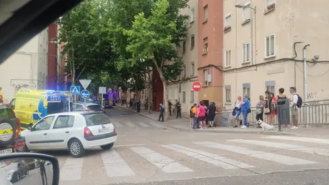 Policía Municipal y ambulancias en la zona de la calle Río Almucera