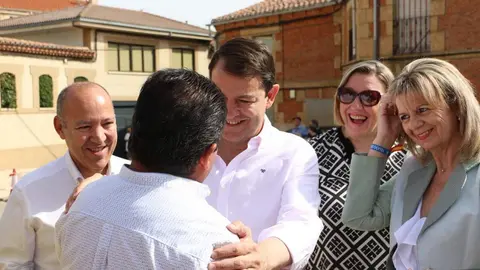 Visita de Alberto Núñez Feijóo a Corrales del Vino durante la campaña electoral del 23J_36