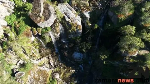 Fotografía aérea de las cascadas de Abelón.