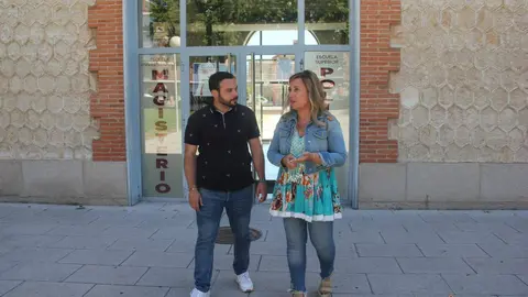 Eloy Tomé y Rocío Ferrero, de Zamora Sí, a las puertas del Campus Viriato_3