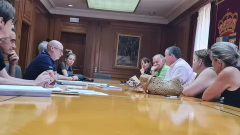 reunión con los sindicatos de limpieza