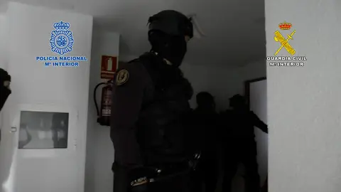 Agentes de la Guardia Civil, en una operación conjunta con la Policía Nacional