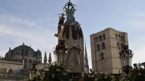 Entrada de la Virgen del Carmen en la plaza de la Catedral