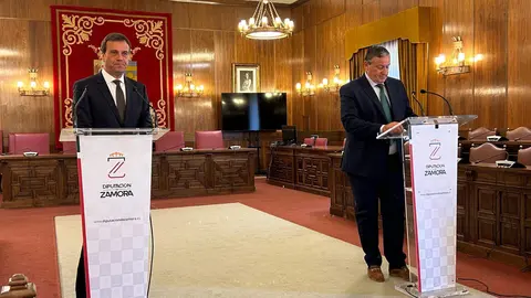 Reunión entre el presidente de la Diputación de Zamora, Javier Faúndez, y el presidente de la Cámara Municipal de Bragança, Hernani Dias
