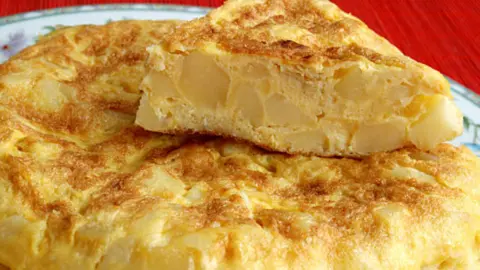Tortilla de patatas. Fotografía de archivo