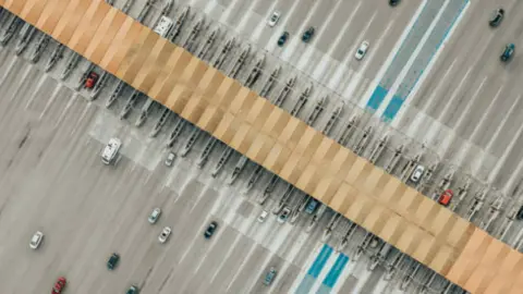 Autovía de peaje. Fotografía de archivo