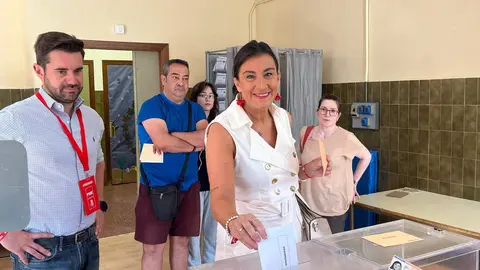 Ana Sánchez, vota en las elecciones 23J