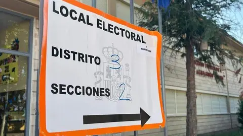 Colegio electoral en Zamora (2)