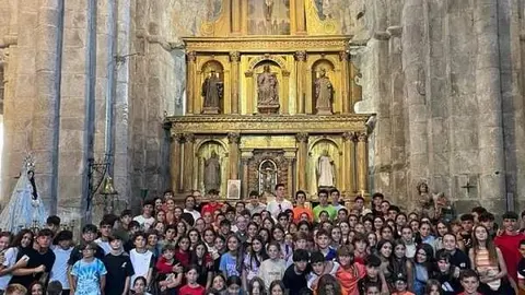 el obispo oficia la misa de los campamentos