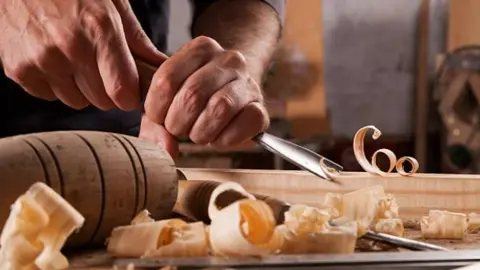 Artesanía en madera. Fotografía de archivo
