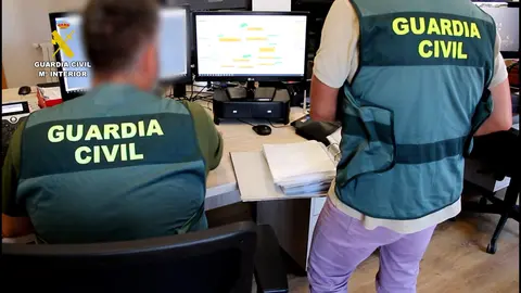 Operaci&oacute;n Paketokas contra SMS fraudulentos. Fotograf&iacute;a: Guardia Civil