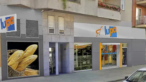 Exterior del supermercado Lupa en la calle Obispo Nieto