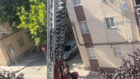 Bomberos actuando en Zamora. Cables sueltos