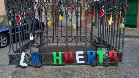 Decoración ganchillo vía Ayuntamiento ElPerdigón