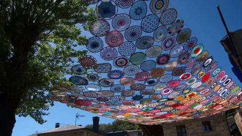 Porto y sus 300 aros de ganchillo