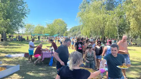 Gran paella popular para comenzar las fiestas de Santibáñez de Tera