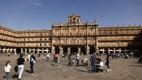 Turistas en Salamanca vía Salamancartvaldia.es