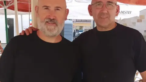 El actor Javier Cámara disfruta de la gastronomía de Zamora vía Metro.Zamora