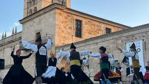 Muestra del D&iacute;a Mundial del Folclore. Imagen de archivo
