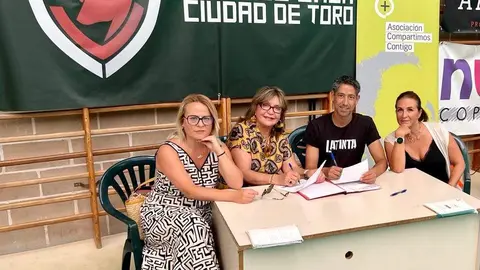 Firma fútbol y ONG de Toro