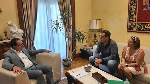 El subdelegado recibe al nuevo alcalde de Villafáfila