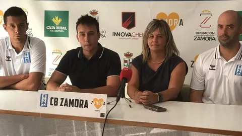 Saulo Hernández, Adrián, Eva y Rubén Pascual en rueda de prensa