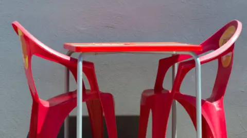 Bar en un núcleo rural. Fotografía de archivo