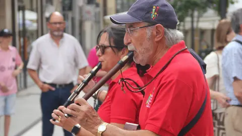 Los Gigantes y Gigantillas de la Ciudad de Zamora pasean por el centro de la ciudad dentro del Festival de Folklore Zamora 2023_37 - copia