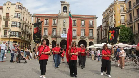 Los Gigantes y Gigantillas de la Ciudad de Zamora pasean por el centro de la ciudad dentro del Festival de Folklore Zamora 2023_24