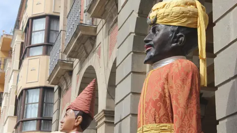Los Gigantes y Gigantillas de la Ciudad de Zamora pasean por el centro de la ciudad dentro del Festival de Folklore Zamora 2023_2