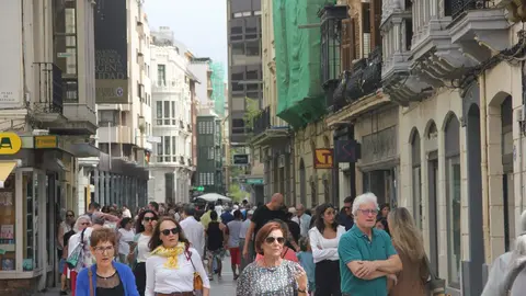 La calle Santa Clara llena de zamoranos y visitantes