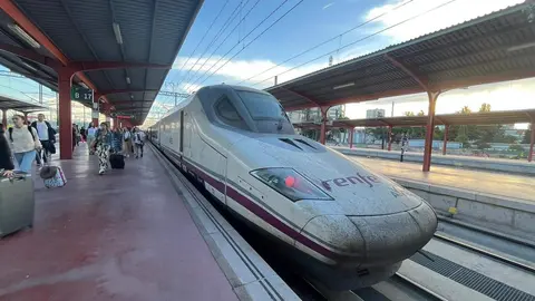 Tren Renfe en la estación de Zamora