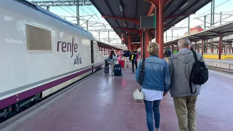 Tren Renfe en la estación de Zamora