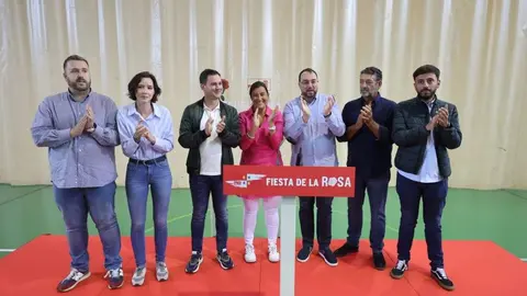 Ana Sánchez durante la IV Fiesta de la Rosa del PSOE de Sahagún (León) y que también contó con la presencia del presidente del Principado de Asturias, Adrián Barbón