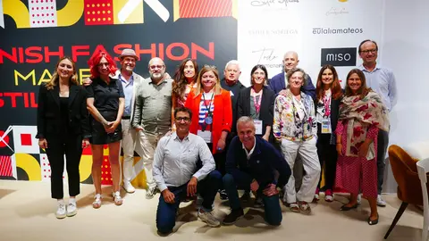 FOTO GRUPO WHOS NEXT PARIS SEPT 2023