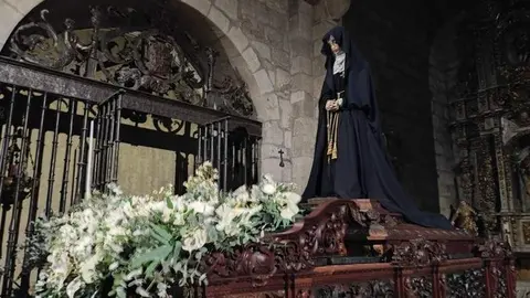 la soledad en su mesa procesional