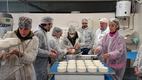 Cursos de la Fundación Escuela Internacional de Industrias Lácteas. Fotografía: Facebook