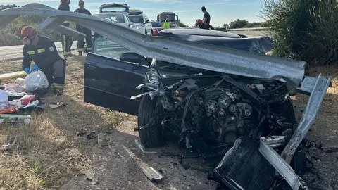 Accidente de tráfico en la provincia de León. Fotografía: @bomberosdeleon
