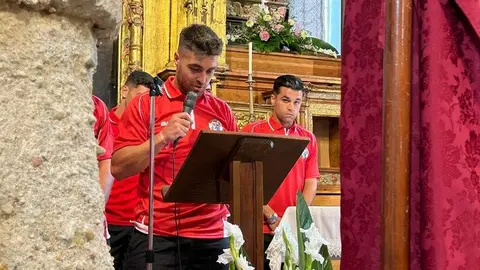 Ofrenda Floral de los jugadores del Zamora CF a la concha_4