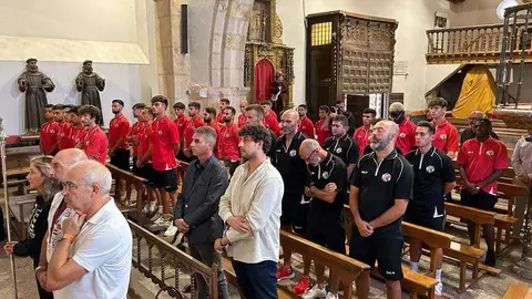 Ofrenda Floral de los jugadores del Zamora CF a la concha_5