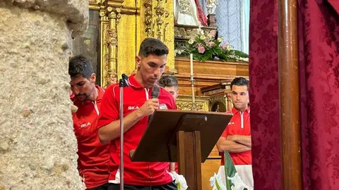 Ofrenda Floral de los jugadores del Zamora CF a la concha_8