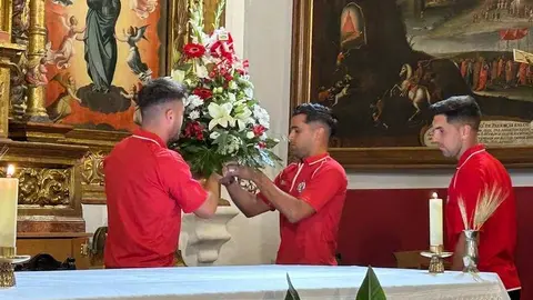 Ofrenda Floral de los jugadores del Zamora CF a la concha_12