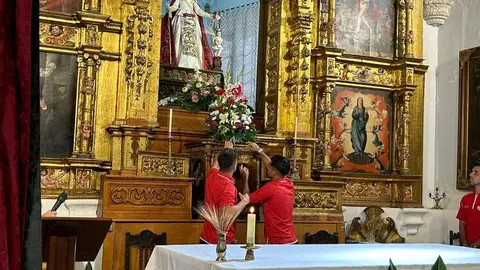 Ofrenda Floral de los jugadores del Zamora CF a la concha_13