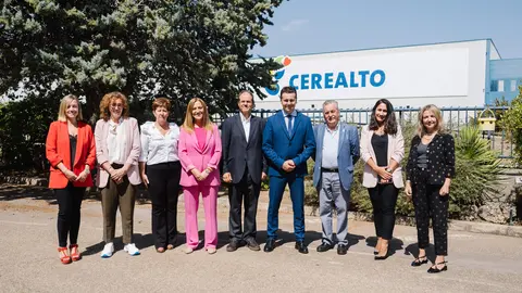 El ministro de Industria, Comercio y Turismo en funciones visita la fábrica de Cerealto en Venta de Baños